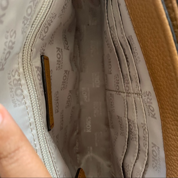 Michael Kors Large Vanna Crossbody Bag - Picture 7 of 13